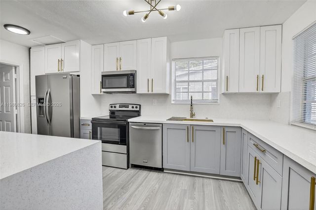 7120 Allen St, Hollywood, FL 33024