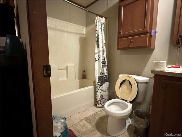 37789 Joplin Dr, Clinton Charter Township, MI 48036