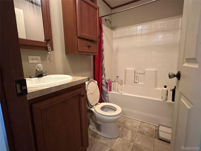 37789 Joplin Dr, Clinton Charter Township, MI 48036