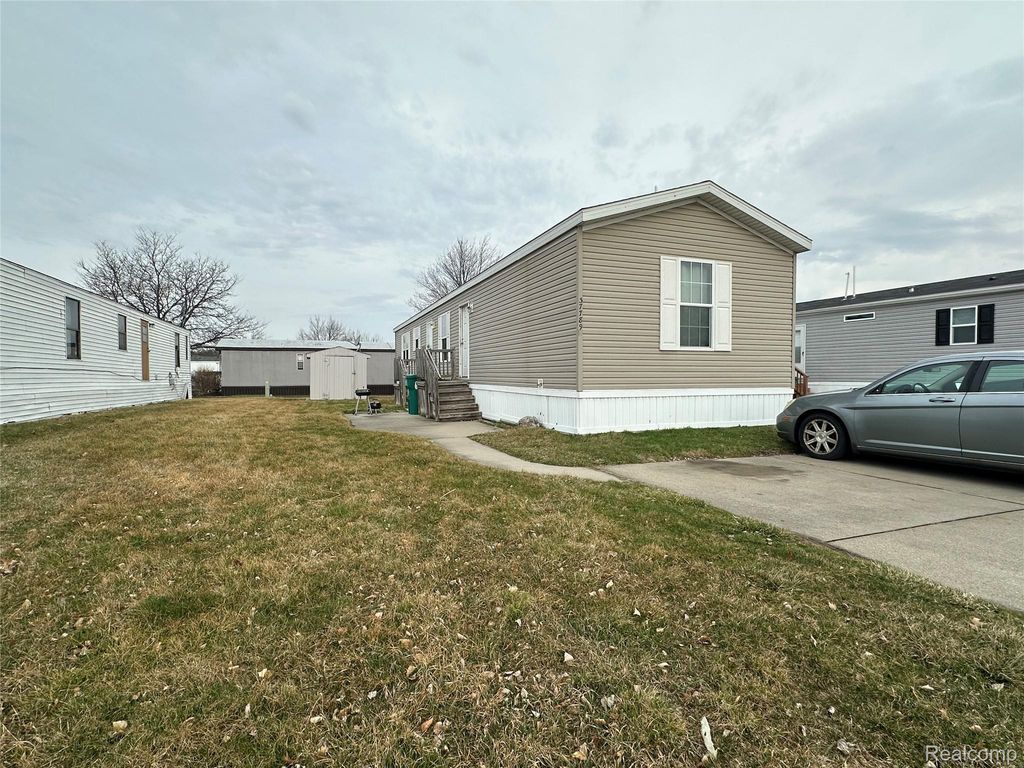 37789 Joplin Dr, Clinton Charter Township, MI 48036