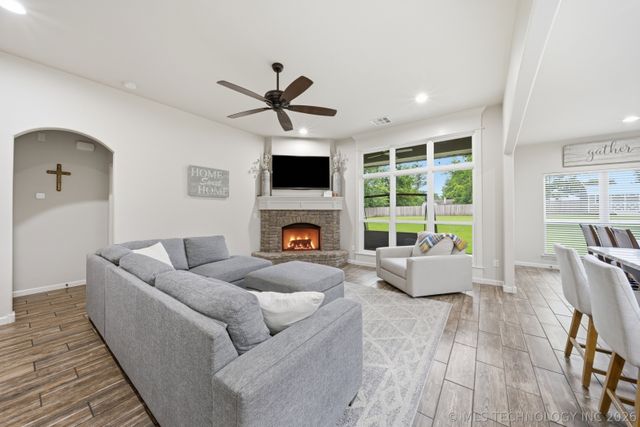 23868 E 95th Street S, Broken Arrow, OK 74014