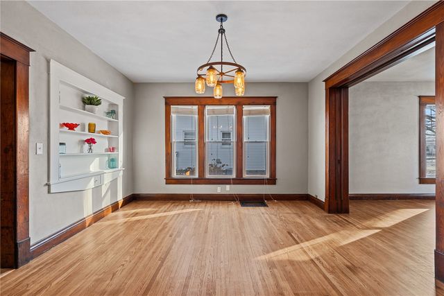 309 W 6th Street, Vinton, IA 52349