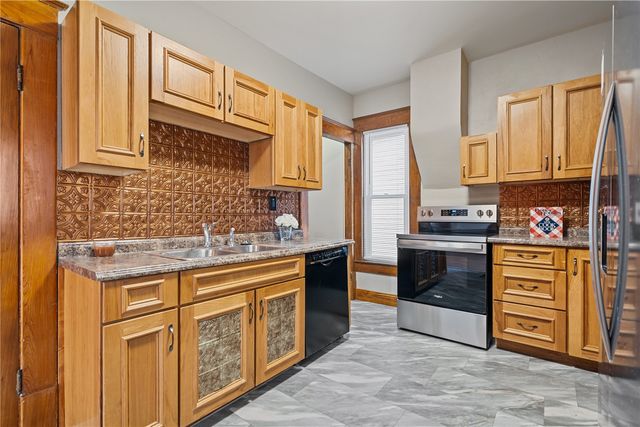 309 W 6th Street, Vinton, IA 52349