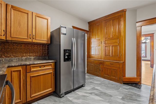 309 W 6th Street, Vinton, IA 52349