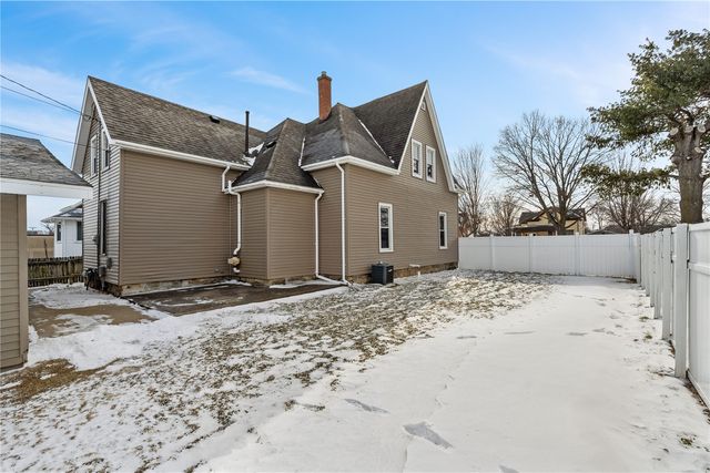 309 W 6th Street, Vinton, IA 52349
