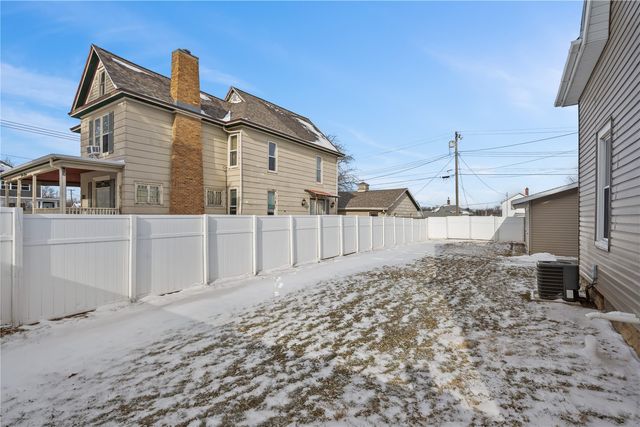 309 W 6th Street, Vinton, IA 52349