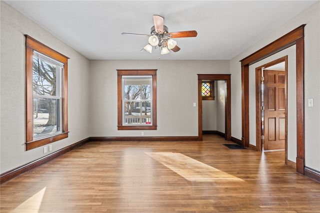 309 W 6th Street, Vinton, IA 52349