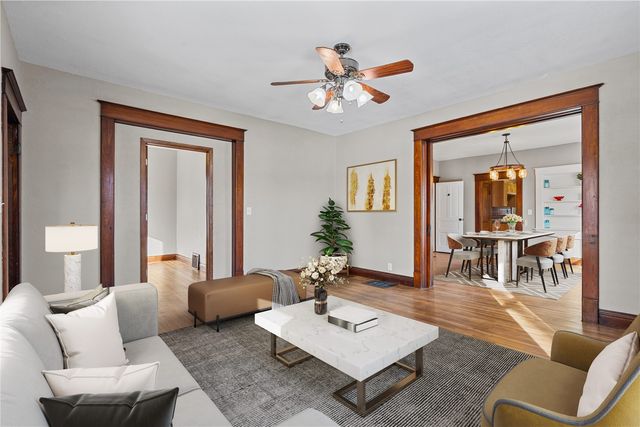 309 W 6th Street, Vinton, IA 52349