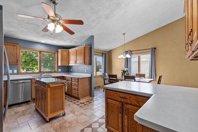 1218 CHELSEA COURT, Menasha, WI 54952