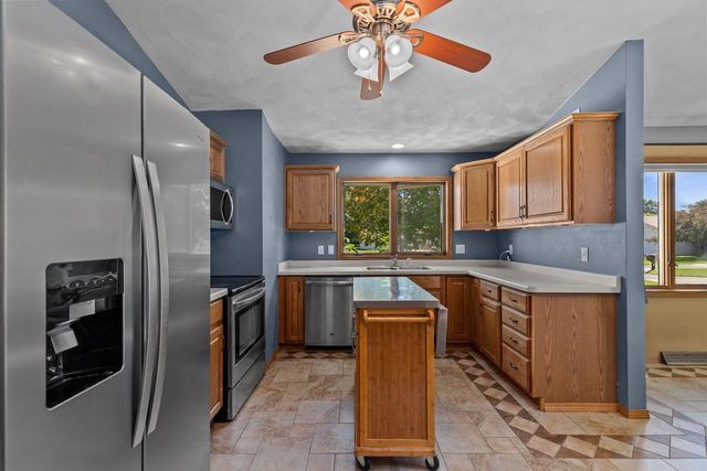 1218 CHELSEA COURT, Menasha, WI 54952
