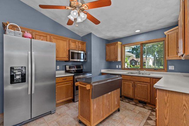 1218 CHELSEA COURT, Menasha, WI 54952
