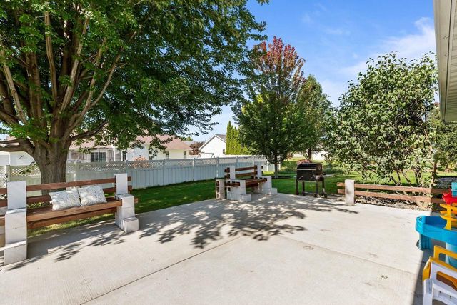 1218 CHELSEA COURT, Menasha, WI 54952