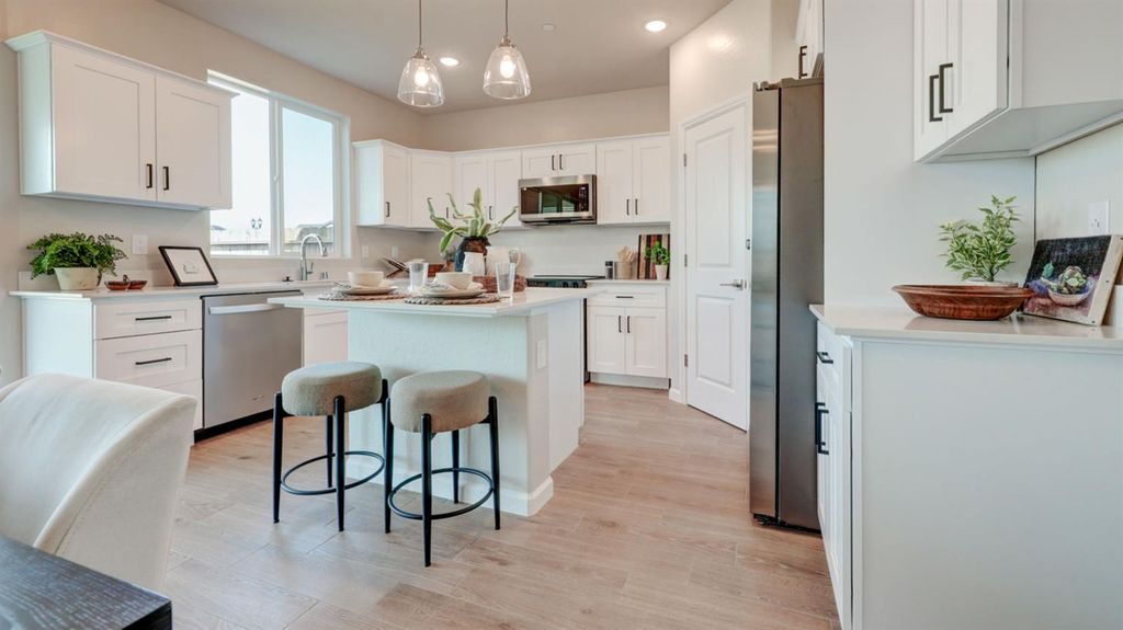 Image 11 of property listing at 7114 W Ashcroft Avenue, Fresno, CA 93723