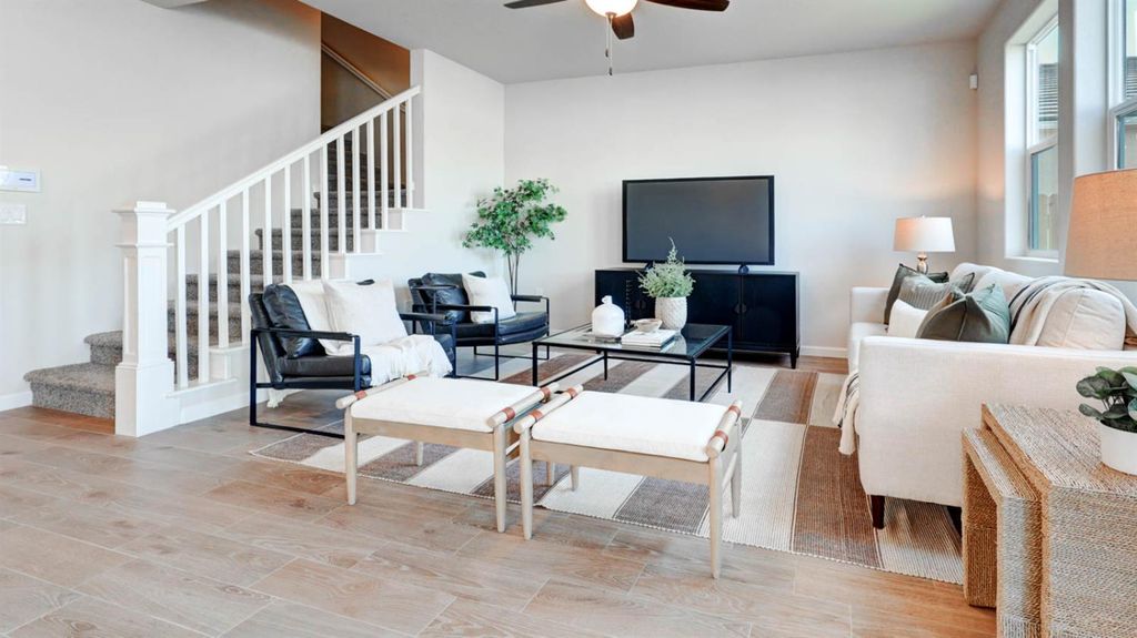 Image 4 of property listing at 7114 W Ashcroft Avenue, Fresno, CA 93723