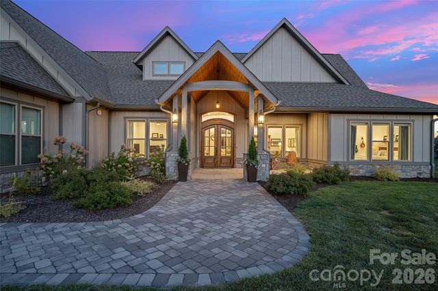 480 Daniel Circle Drive, Mills River, NC 28759