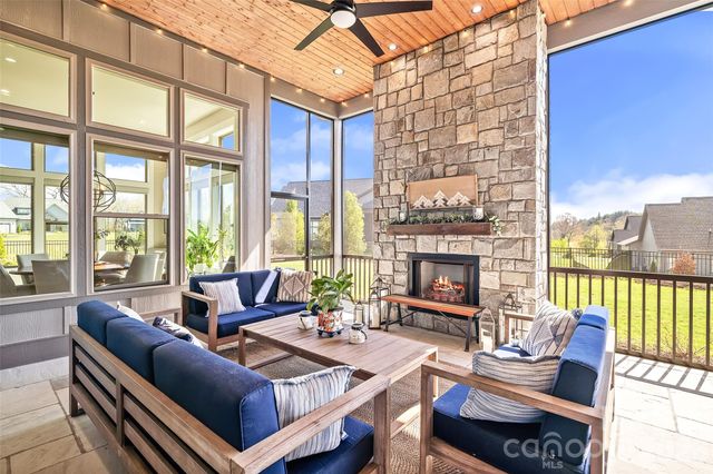 480 Daniel Circle Drive, Mills River, NC 28759