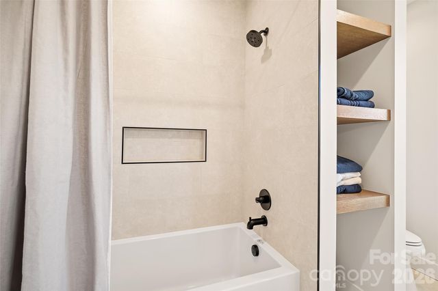 480 Daniel Circle Drive, Mills River, NC 28759