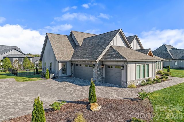 480 Daniel Circle Drive, Mills River, NC 28759
