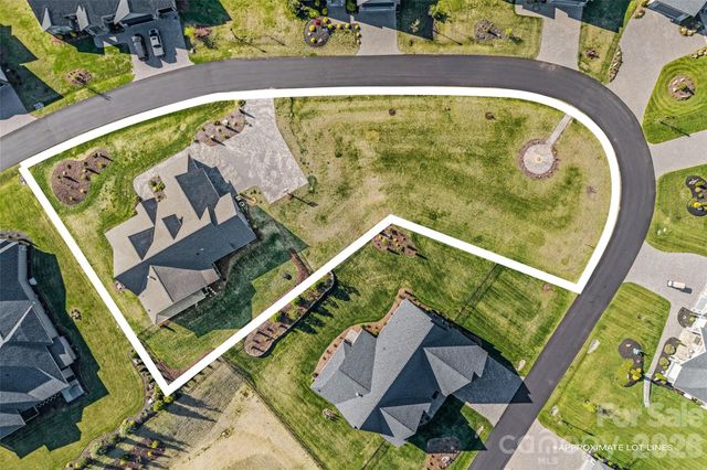 480 Daniel Circle Drive, Mills River, NC 28759