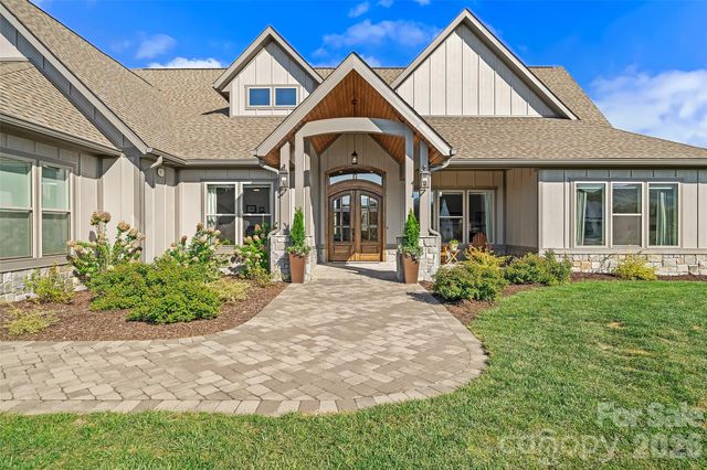 480 Daniel Circle Drive, Mills River, NC 28759