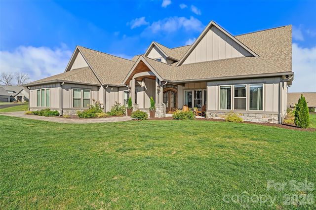 480 Daniel Circle Drive, Mills River, NC 28759