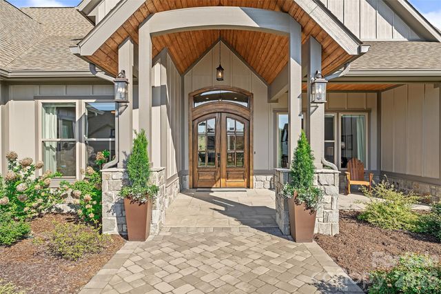 480 Daniel Circle Drive, Mills River, NC 28759