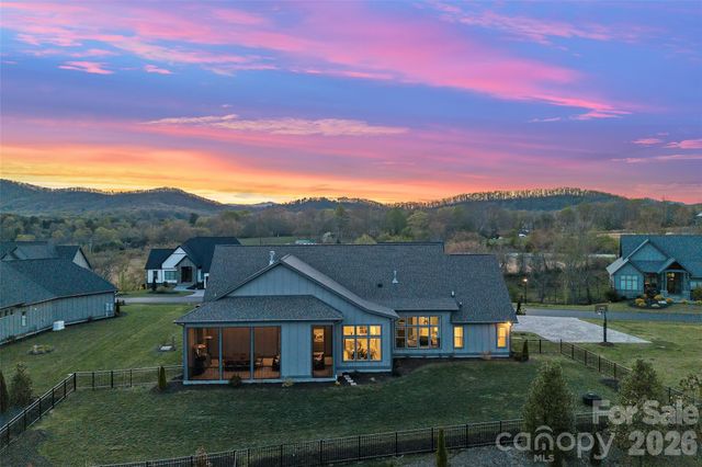 480 Daniel Circle Drive, Mills River, NC 28759
