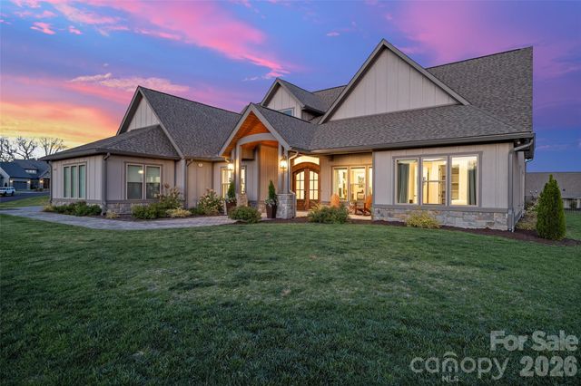 480 Daniel Circle Drive, Mills River, NC 28759