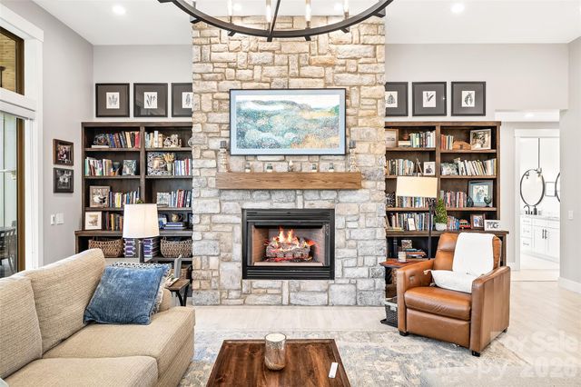 480 Daniel Circle Drive, Mills River, NC 28759
