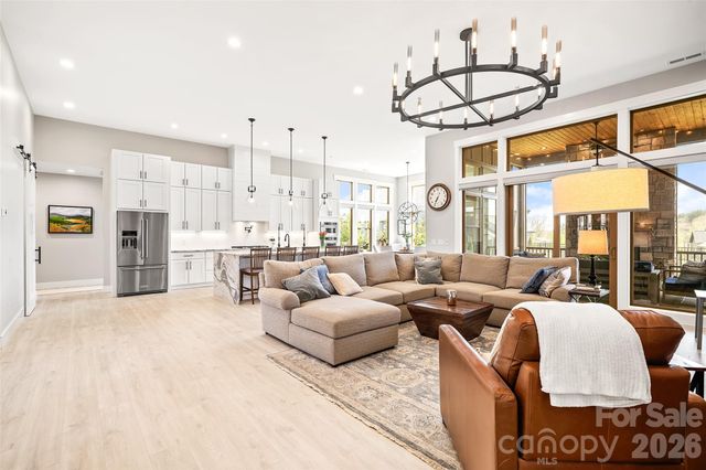 480 Daniel Circle Drive, Mills River, NC 28759