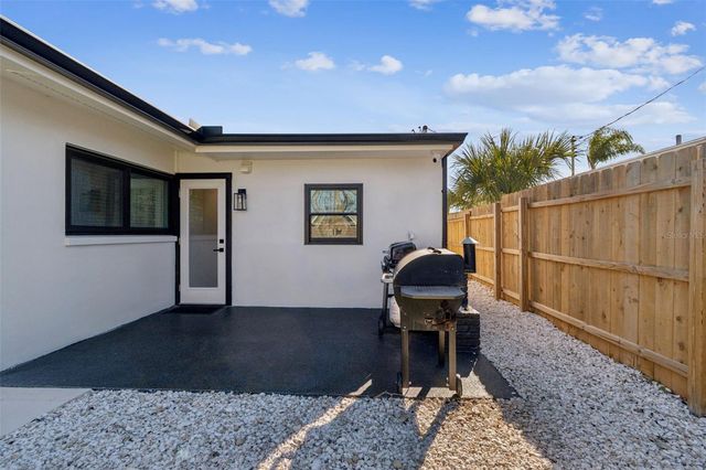 2488 DEL RIO WAY, Dunedin, FL 34698