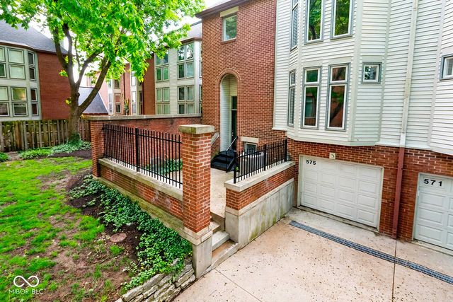 575 Lockerbie Circle S, Indianapolis, IN 46202
