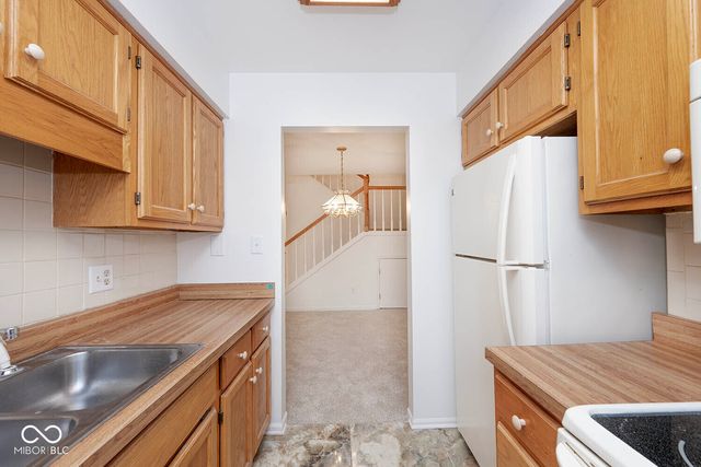575 Lockerbie Circle S, Indianapolis, IN 46202