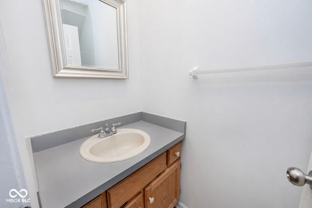 575 Lockerbie Circle S, Indianapolis, IN 46202