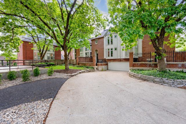 575 Lockerbie Circle S, Indianapolis, IN 46202