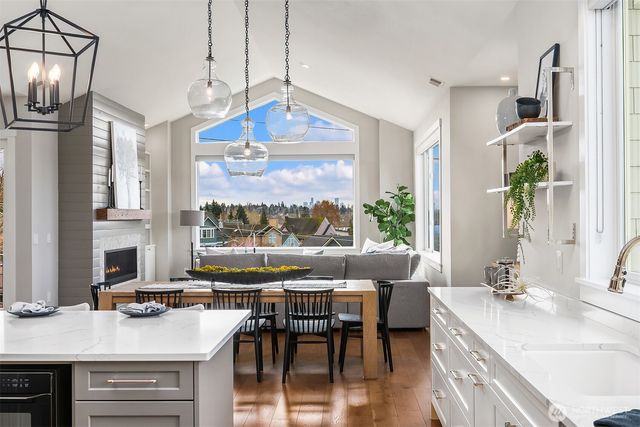 8004 Burke Avenue N, Seattle, WA 98103