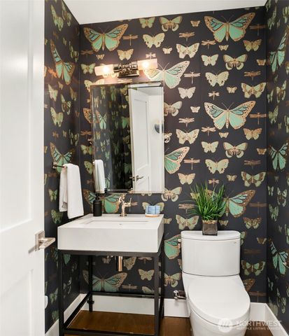 8004 Burke Avenue N, Seattle, WA 98103