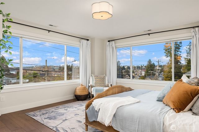 8004 Burke Avenue N, Seattle, WA 98103