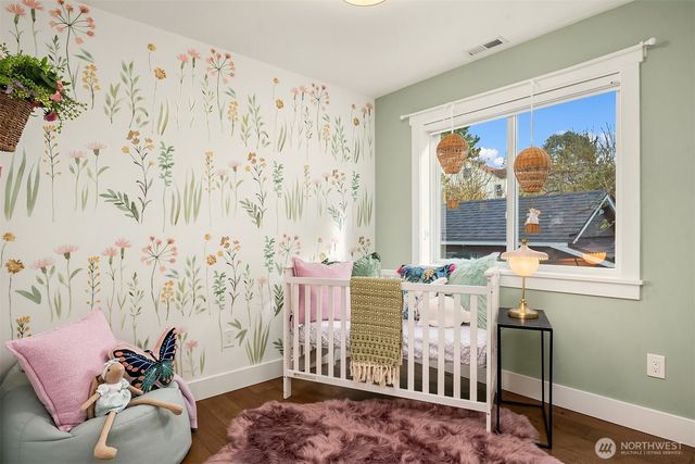 8004 Burke Avenue N, Seattle, WA 98103