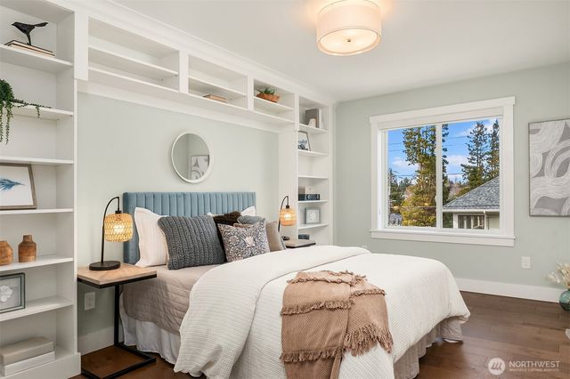 8004 Burke Avenue N, Seattle, WA 98103