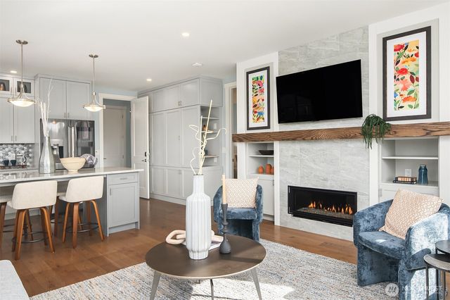 8004 Burke Avenue N, Seattle, WA 98103