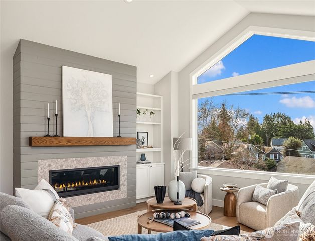 8004 Burke Avenue N, Seattle, WA 98103