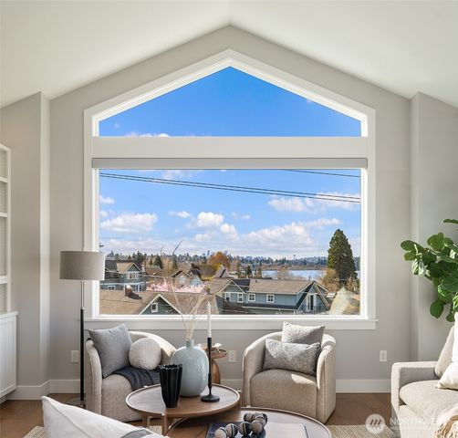 8004 Burke Avenue N, Seattle, WA 98103