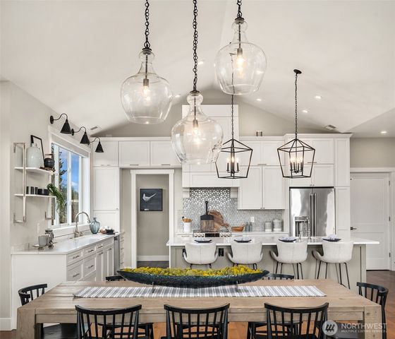 8004 Burke Avenue N, Seattle, WA 98103