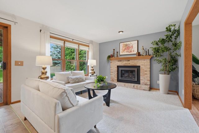 909 Bristol Court, Stoughton, WI 53589