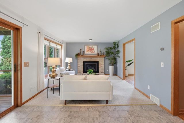 909 Bristol Court, Stoughton, WI 53589