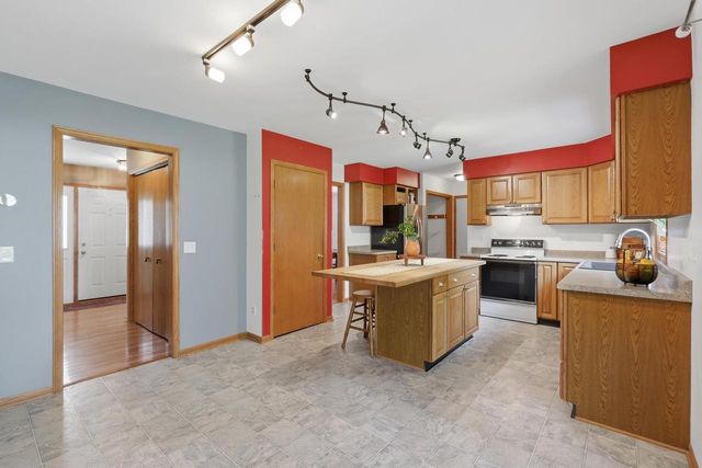 909 Bristol Court, Stoughton, WI 53589