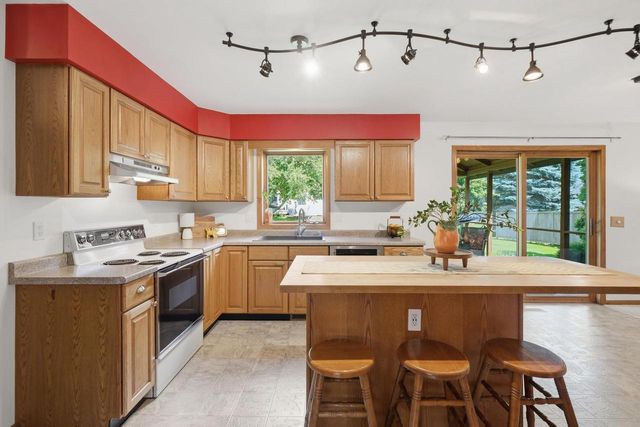 909 Bristol Court, Stoughton, WI 53589
