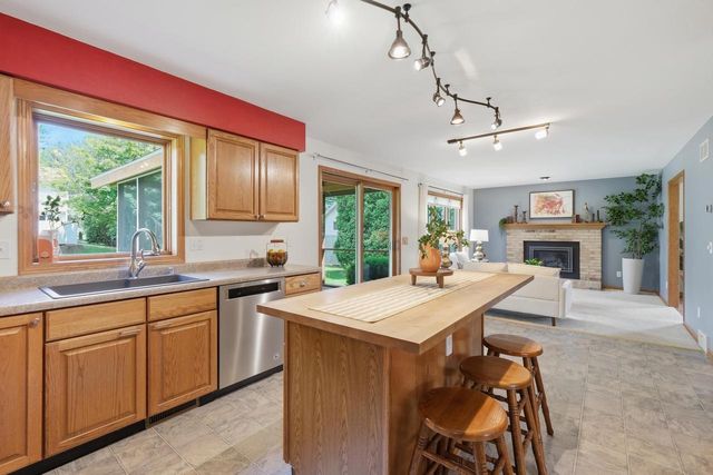 909 Bristol Court, Stoughton, WI 53589