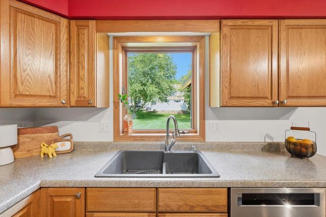 909 Bristol Court, Stoughton, WI 53589